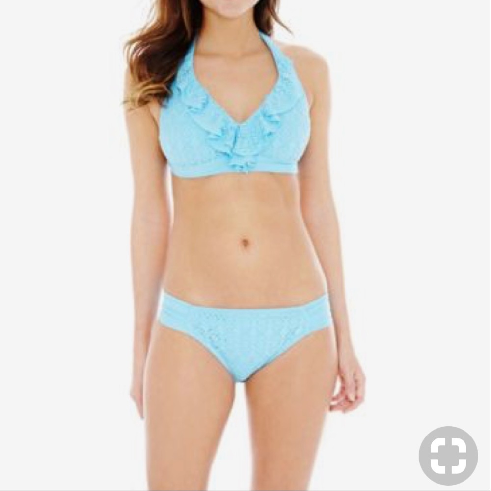 🦋 Bisou Bisou Crochet Ruffle Halter Bikini